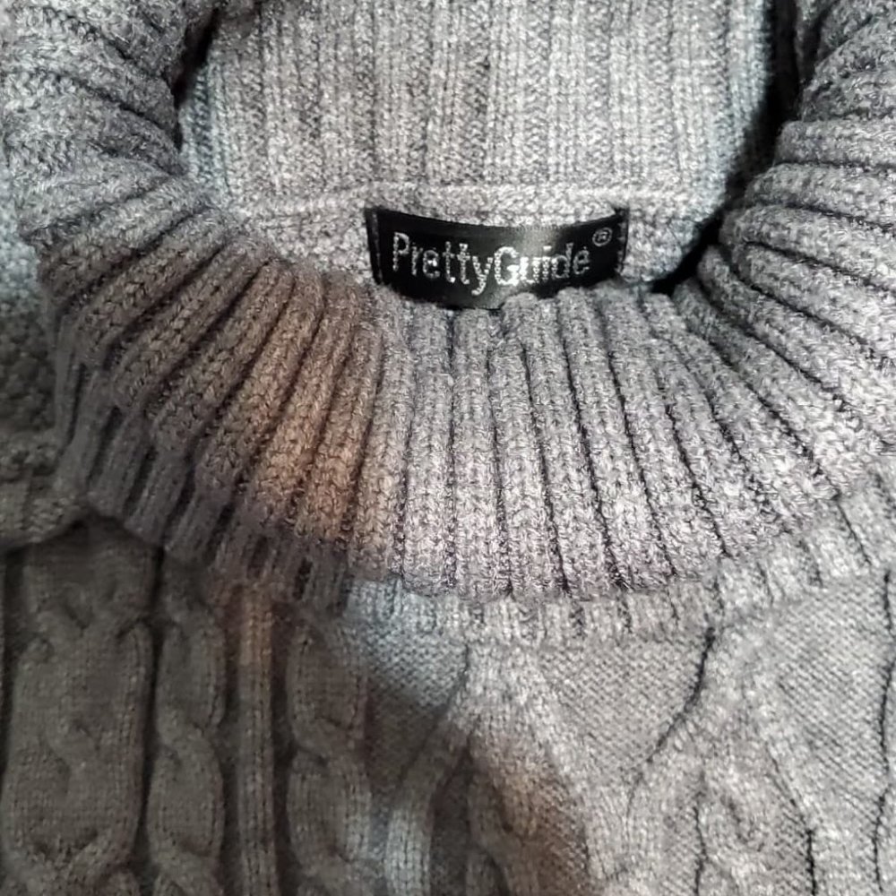 Grey Turtleneck Sweater Womans Large by Pretty Guide
